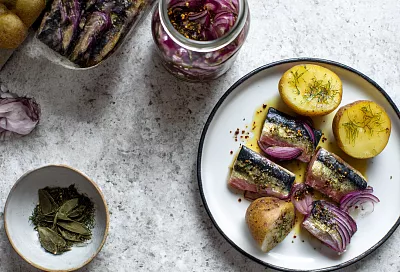 Маринованная скумбрия за сутки: ароматная и простая