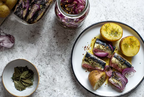 Маринованная скумбрия за сутки: ароматная и простая