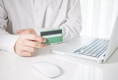 ЛДПР предложила отменить комиссии за переводы между родственниками