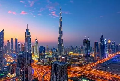 Застрявшим в Дубае российским туристкам предлагают работу хостес с неоднозначными условиями