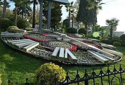 Реконструкция цветочных часов завершена в Сочи: работы обошлись в 15 млн рублей