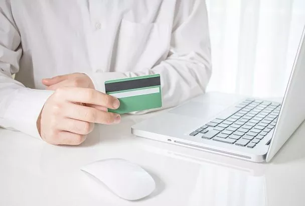 ЛДПР предложила отменить комиссии за переводы между родственниками