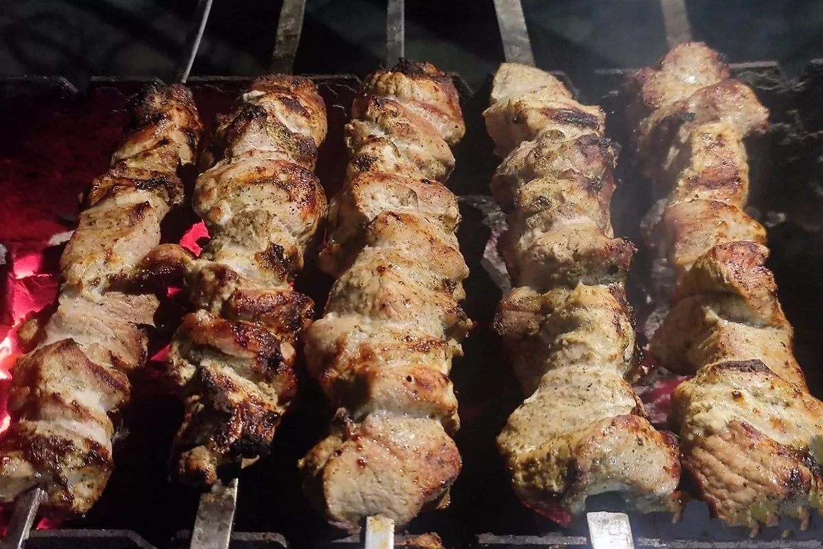 Эксперт поделилась лайфхаками по приготовлению сочного шашлыка