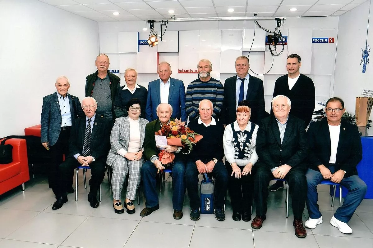 85-летний юбилей Николая Грушевского, первого редактора газеты «Ветеран спорта Кубани». Сегодня его дело продолжает Евгений Балышкин.  2022 г. 