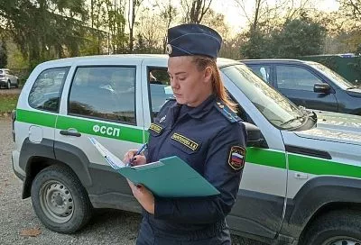 Приставы обязали сочинку снести забор на присвоенной земле