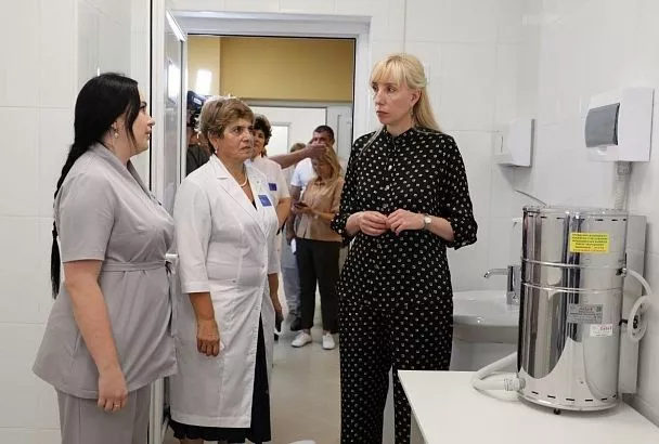 Вице-губернатор Кубани Анна Минькова посетила социальные объекты Кавказского района