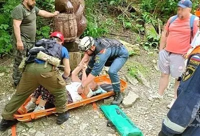Спасатели эвакуировали 64-летнюю сочинку из «Крабового ущелья» с травмой спины
