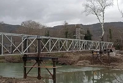 В селе Лермонтово открыли пешеходный мост через реку Шапсухо