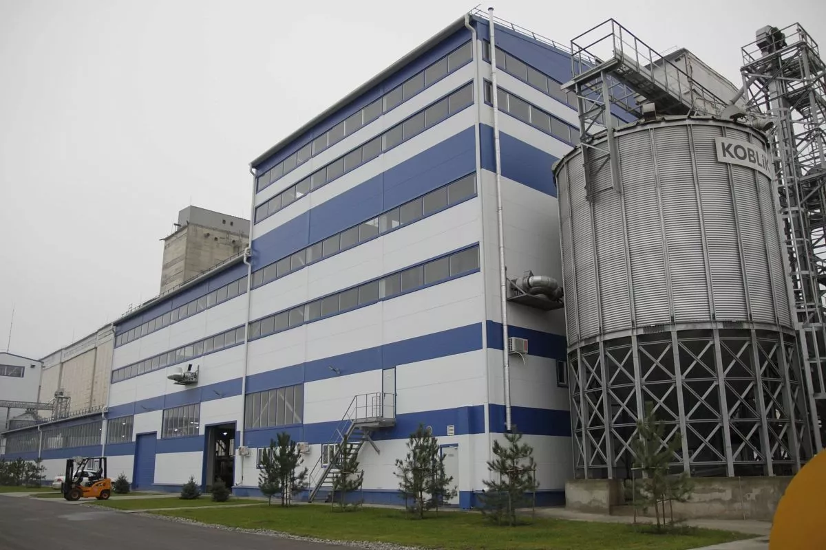 Третий по счету семенной завод позволил увеличить валовую производительность семян в агрохолдинге до 30 тонн в час.