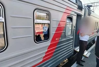 Пассажирка поезда Санкт-Петербург - Анапа упала в проем между вагоном и платформой. Возбуждено дело