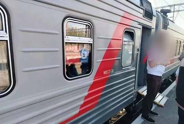 Пассажирка поезда Санкт-Петербург - Анапа упала в проем между вагоном и платформой. Возбуждено дело
