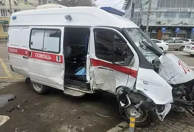 СК выясняет обстоятельства ДТП с машиной скорой помощи в Краснодаре, где пострадали 4 человека 