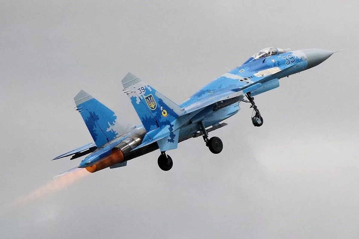 Российский истребитель перехватил американский самолет над Черным морем  