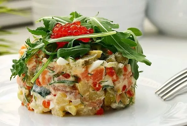 Обновляем Оливье за 5 минут: 4 заправки от шефа без майонеза — лёгкие, изысканные и на любой вкус