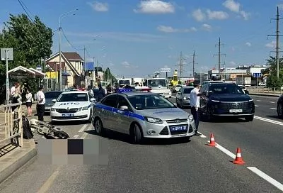 Момент гибели скутериста в Краснодаре попал на видео