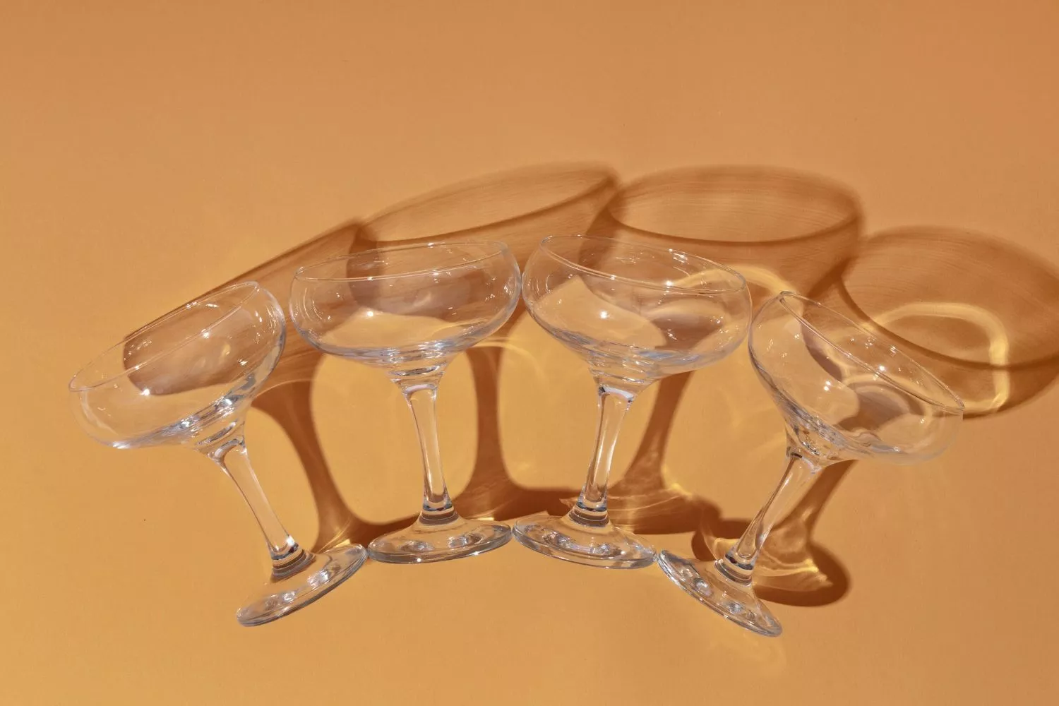 Ученый назвал условно безопасную норму вина: до трёх бокалов в день для мужчин и двух — для женщин