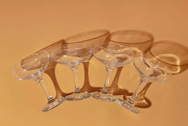 Ученый назвал условно безопасную норму вина: до трёх бокалов в день для мужчин и двух — для женщин