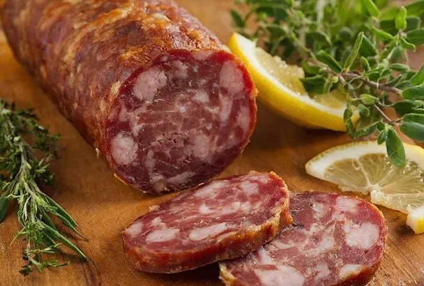 Готовлю домашнюю колбасу просто без оболочки и без всяких вредных добавок и примесей 