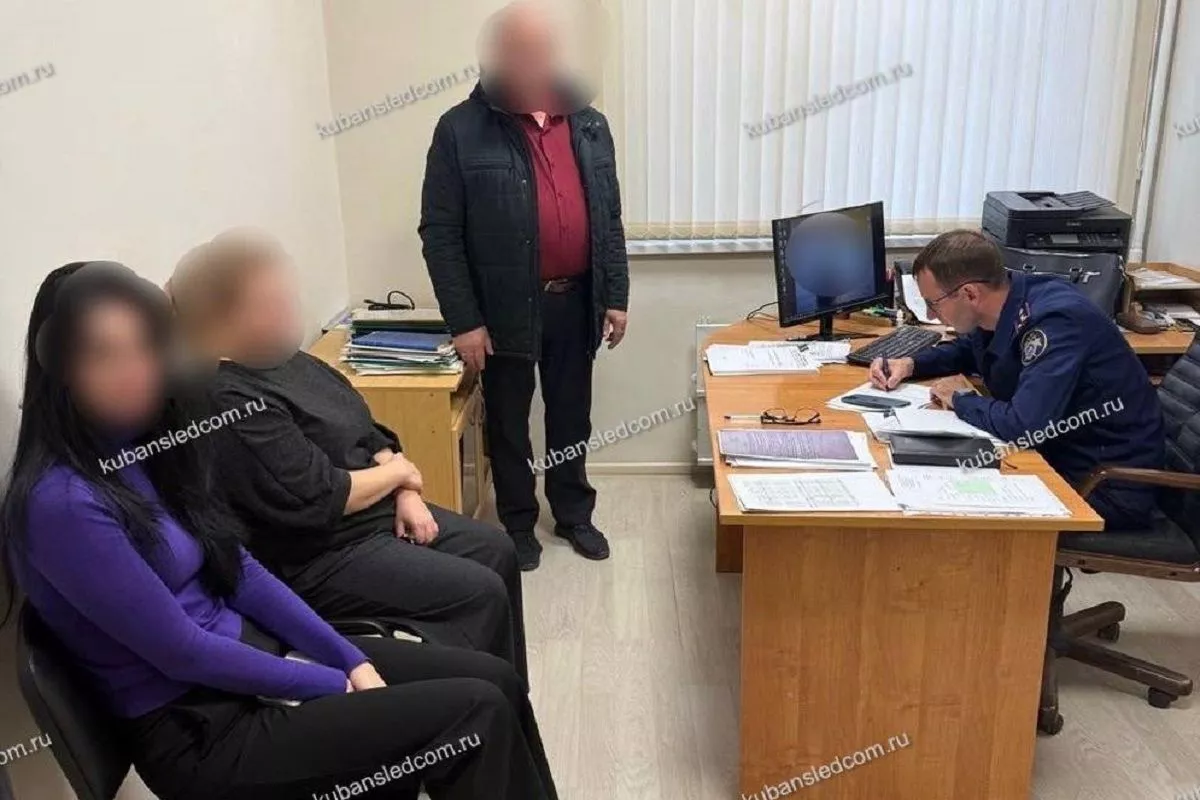 Директор колледжа и ее заместитель собирали дань с подчиненных в Ейске