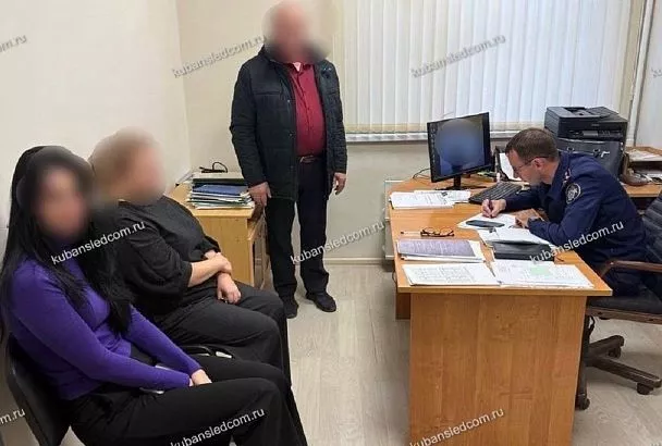 Директор колледжа и ее заместитель собирали дань с подчиненных в Ейске