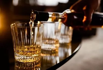 Россия может повысить пошлины на ввоз алкоголя из недружественных стран
