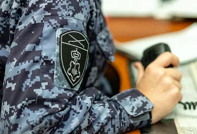 Пьяный мужчина пытался проникнуть в спортивную школу на Кубани и устроил скандал