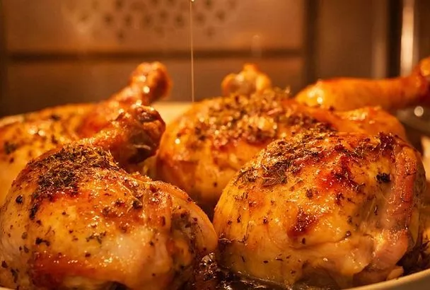 Готовлю новогодний кулинарный шедевр из обычных куриных окорочков: без костей, с хрустящей корочкой и сочной начинкой