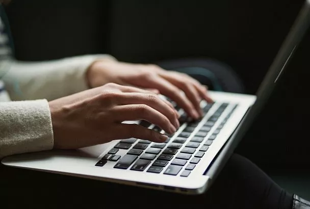 Квизы, ИИ-пересказ текстов и удобная навигация: как российская интернет-энциклопедия «Рувики» планирует обойти конкурентов