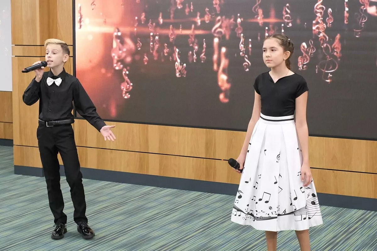 Перед гостями и участниками презентации выступили юные артисты из Межшкольного эстетического центра ассоциированной школы ЮНЕСКО. Перед гостями и участниками презентации выступили юные артисты из Межшкольного эстетического центра ассоциированной школы ЮНЕСКО.