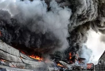 Лежала на полу. Полицейские спасли из горящего дома женщину на Кубани