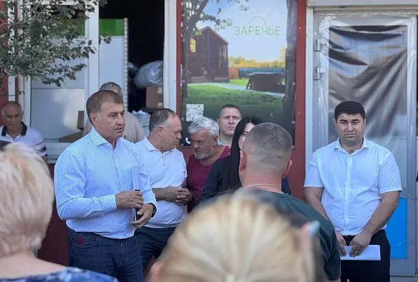 Жители пострадавших от обломков БПЛА домов в поселке Яблоновском под Краснодаром получат финансовую помощь