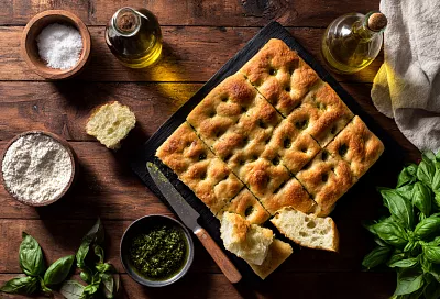 Скучный хлеб? Я больше не покупаю: эта фокачча получается как губка — влажная, пузырчатая и нежная