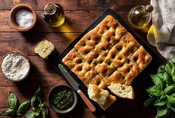 Скучный хлеб? Я больше не покупаю: эта фокачча получается как губка — влажная, пузырчатая и нежная