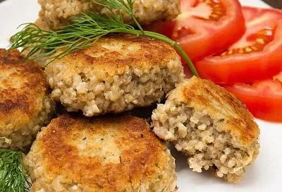 Беру стакан гречки и готовлю гору котлет. Родные даже не догадываются, что в них практически нет мяса