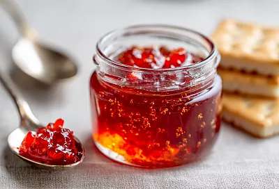 Сладко-острый джем из перцев: идеальная пара к сырам и мясной нарезке