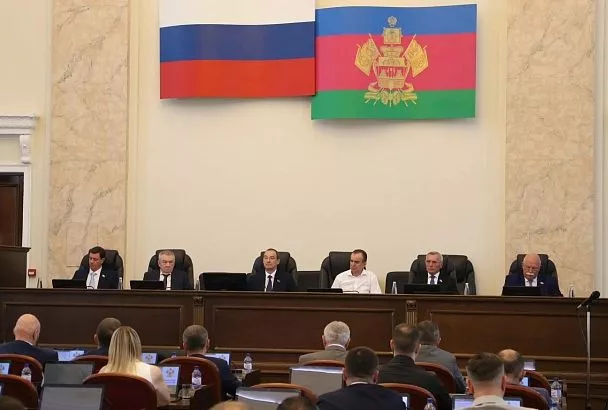 Губернатор Вениамин Кондратьев поручил органам власти регулировать ситуацию с топливообеспечением в Краснодарском крае в ручном режиме