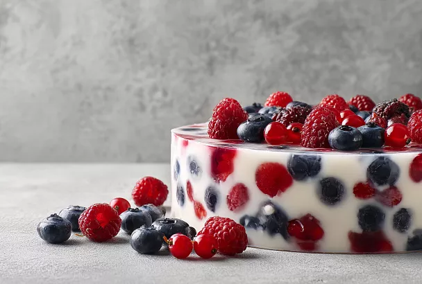 Ягодный торт без выпечки – нежный, готовится за 20 минут. Справится даже ребенок!