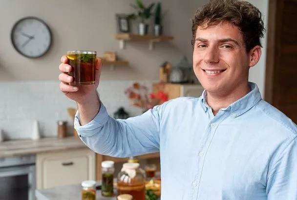 Этот отвар надо пить не только после праздников: напиток для восстановления печени