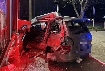 Водитель «Лады» разогнался до 225 км/час и врезался в робот-автомойку на Кубани. Два человека погибли