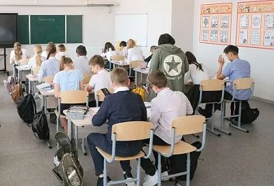 Больше 80% опрошенных краснодарцев одобряют запрет на использование мобильных телефонов на уроках