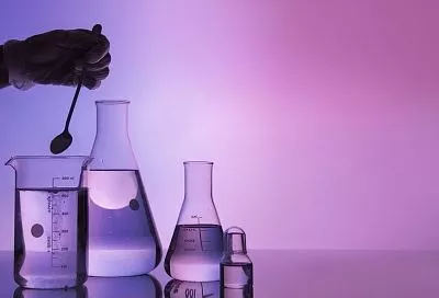 Российские учёные выяснили, как старение светодиодов искажает результаты фотохимических экспериментов