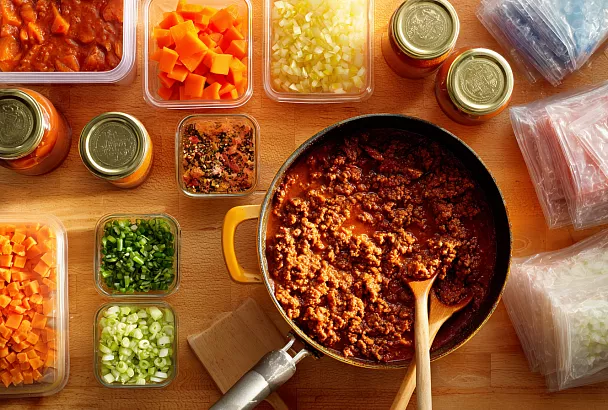 Сварила концентрат соуса болоньезе — разлила в формы, вакуумировала: ужины дочери на полгода