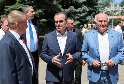 Губернатор Вениамин Кондратьев посетил центральный парк в Ейске