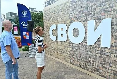 В Сочи открылась уличная выставка «СВОИ»