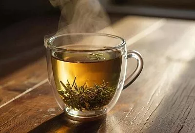 Что пить при тревоге, стрессе и апатии: 3 рецепта травяных чаев, которые я готовлю сама