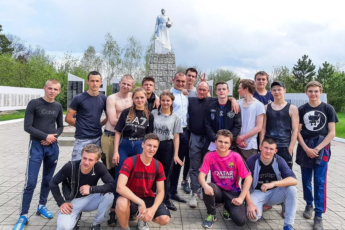 Участники волонтерского  движения «Добродел».