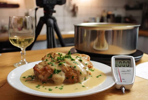 Куриные окорочка в горчичном соусе велюте