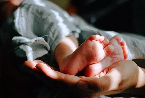 На Кубани в 2026 году продолжат расширять меры поддержки материнства и многодетных семей