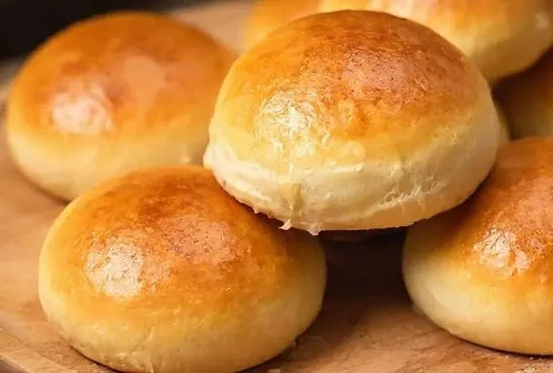 Быстрая выпечка за 30 минут: 3 рецепта — пышные булочки, кексы и печенье, как из пекарни