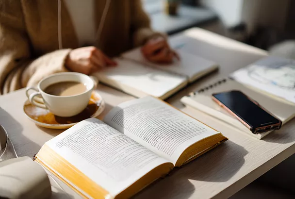 Чтение вслух — простой способ сделать речь яркой, память крепкой, а словарный запас богатым